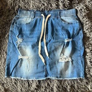 L distressed skirt never worn